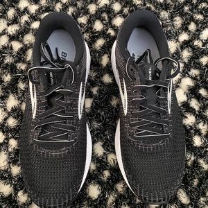 Brooks Revel 3, black and white, size 7